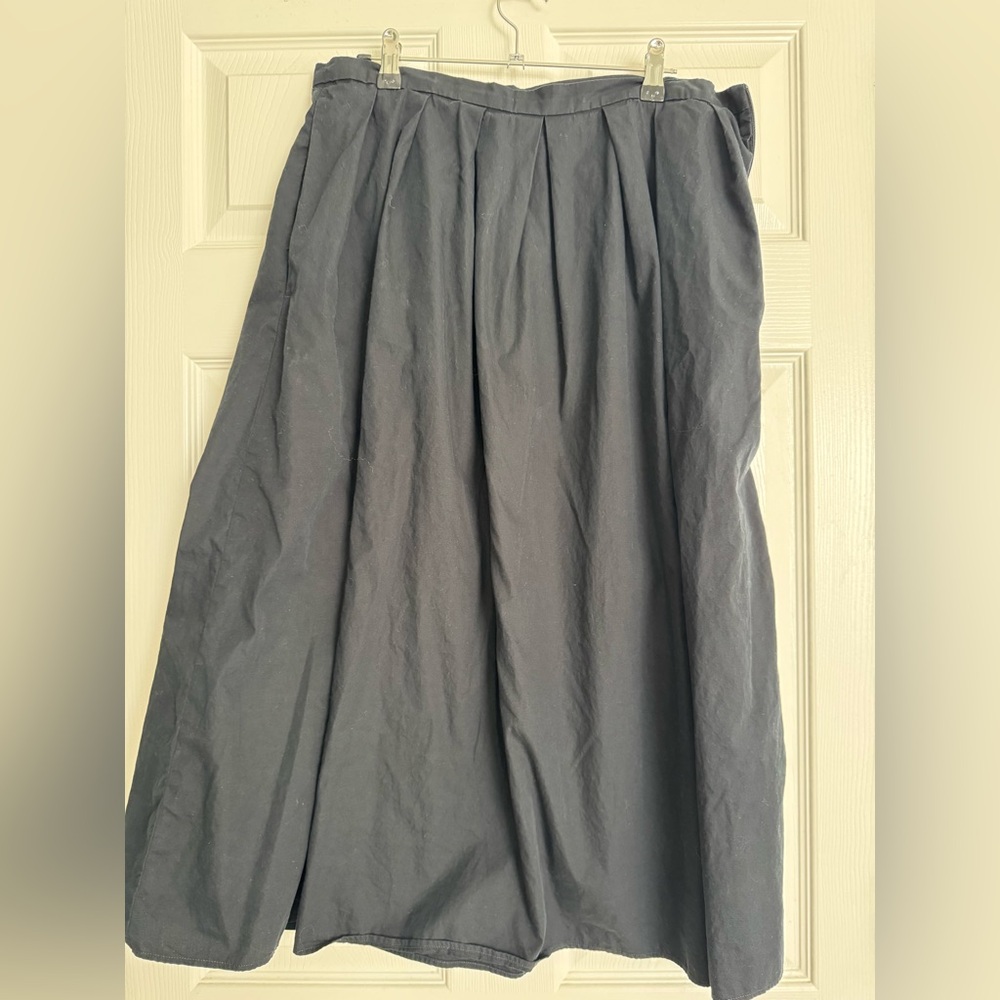 Elegant Banana Republic Black Women's MaxiSkirt with pockets. Size 12.
